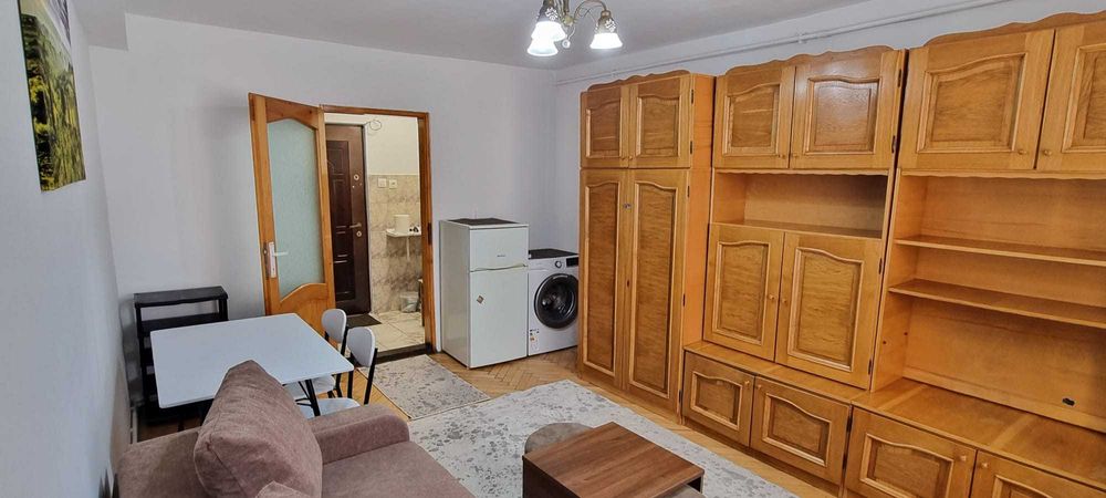 Inchiriez garsoniera renovata, utilata si mobilata, etaj 1 in Sibiu - zona Lazaret. Direct proprietar