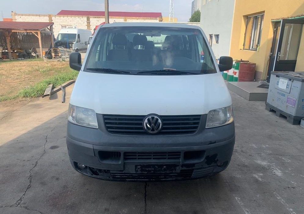 Dezmembrez Volkswagen Transporter T5 2.5 TDI 2003-2010