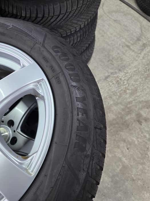 4 Броя 215/65/16 Goodyear 2x8,5mm 2x7,5mm