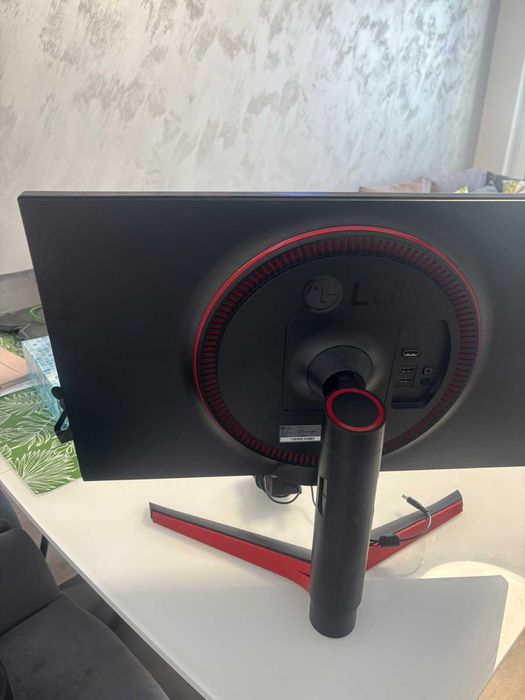 LG  27GL650F Геймърски монитор