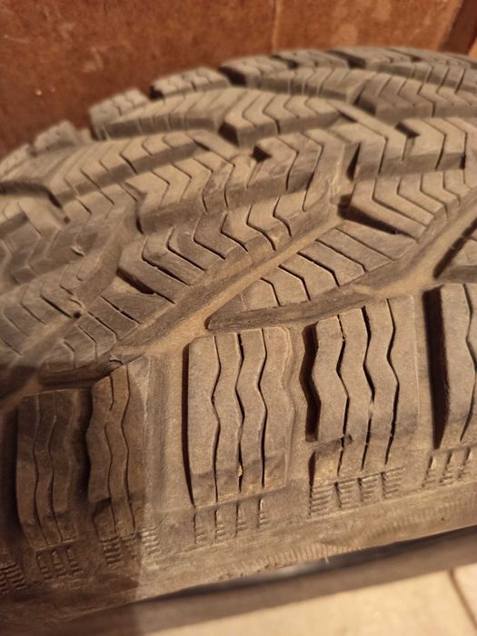 Зимни гуми БУКВАЛНО КАТО НОВИ - Tigar 205/55 R16 91T – 4 бр. само 3 зимни сезона карани, мек грайфер