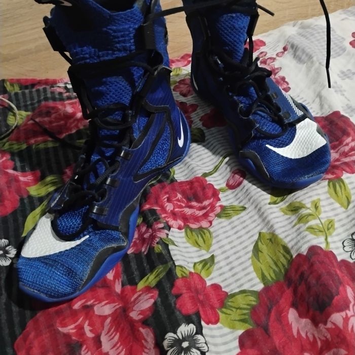 Продавам боксови обувки nike