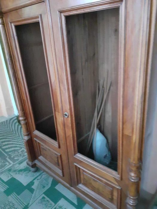 Biblioteca antica peste 100 ani