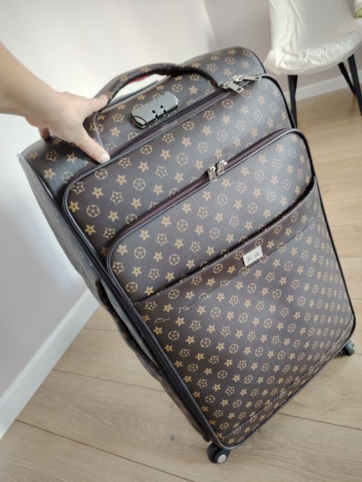 Продам чемодан новый