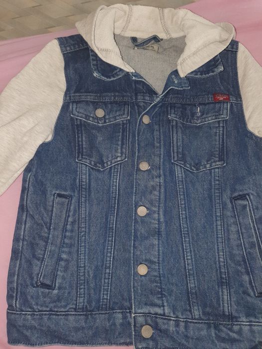 Джинсовая куртка на мальчика.