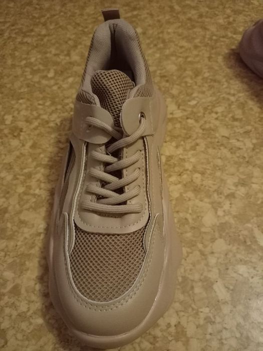 Продам новые кроссовки, размер 35