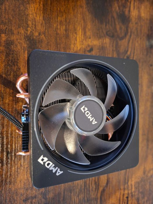 Охладител за процесор AMD Wraith Prism