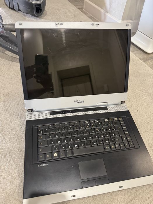 ноутбук Fujitsu Siemens Amilo Pro.