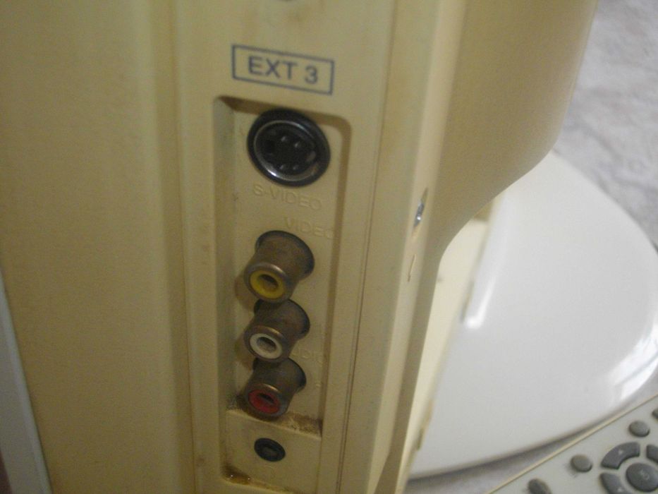 Японски LCD Телевизор SHARP-20 Инча-За Части/За Ремонт-С Дистанционно