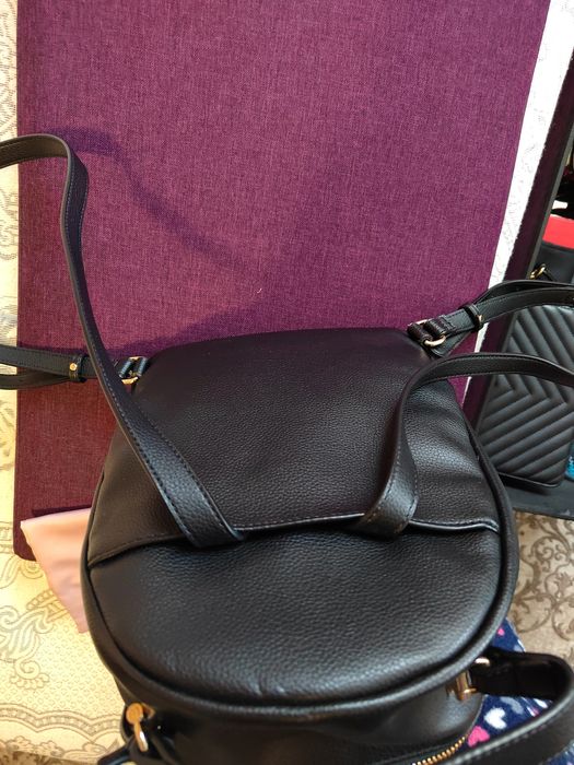 LIU JO раница от еко кожа с перлени мъниста