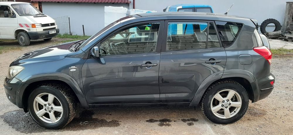 Vând Toyota RAV4 radiată