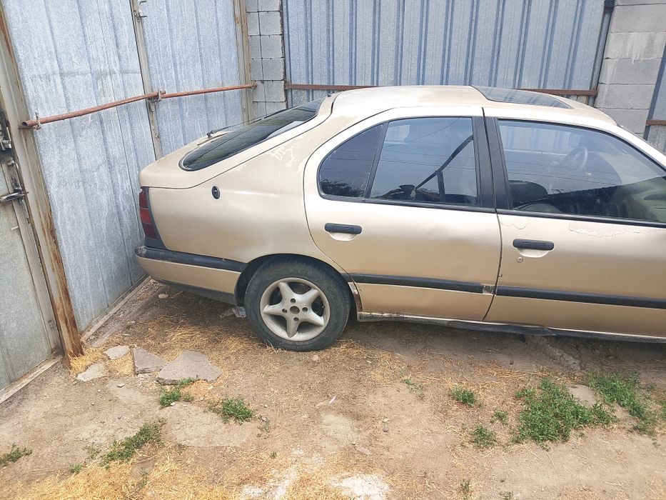 Машина Ниссан примера