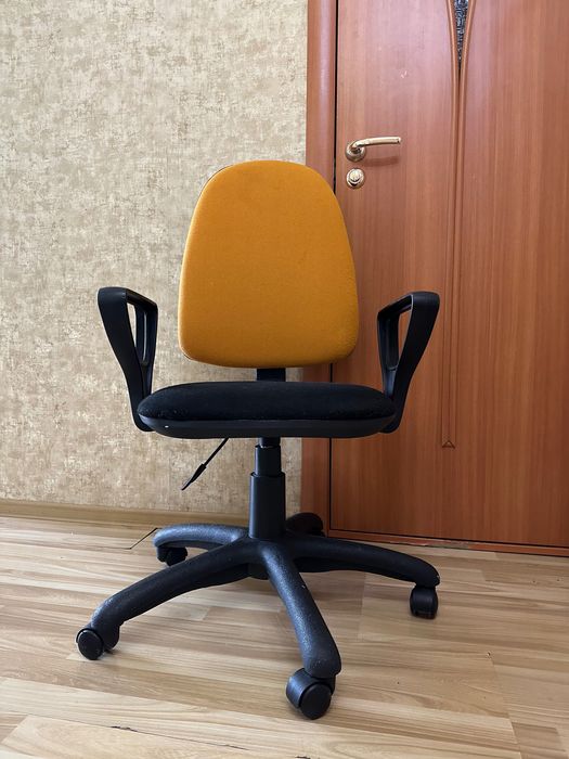 Продам офисный стул