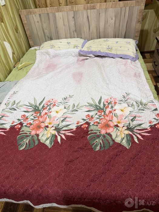 Срочно продаю кровать с матрасом