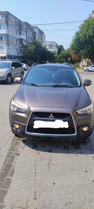 Vând Mitsubishi ASX