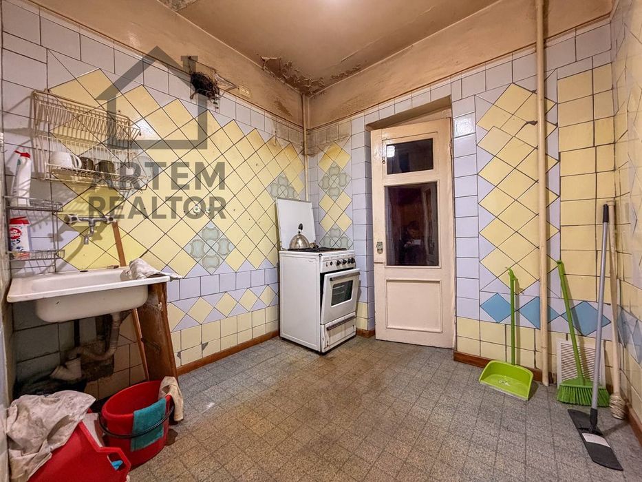 4/2/4 Буюк Ипак ийули,171 школа,78 м2,балкон 2*6,кирпич,без ремонта