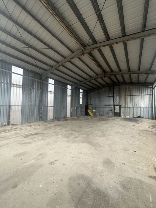 Inchiriem  hala 220 mp