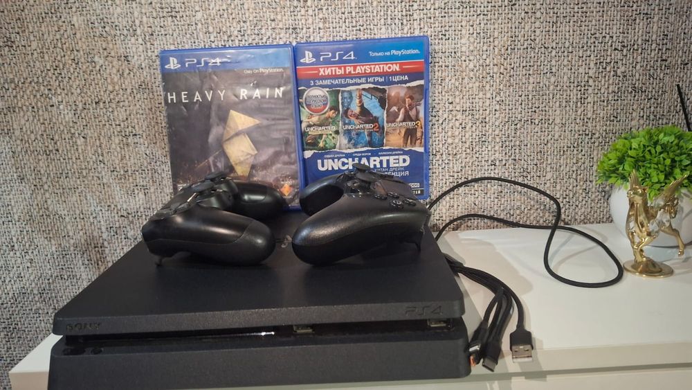 Продам playstation 4 slim