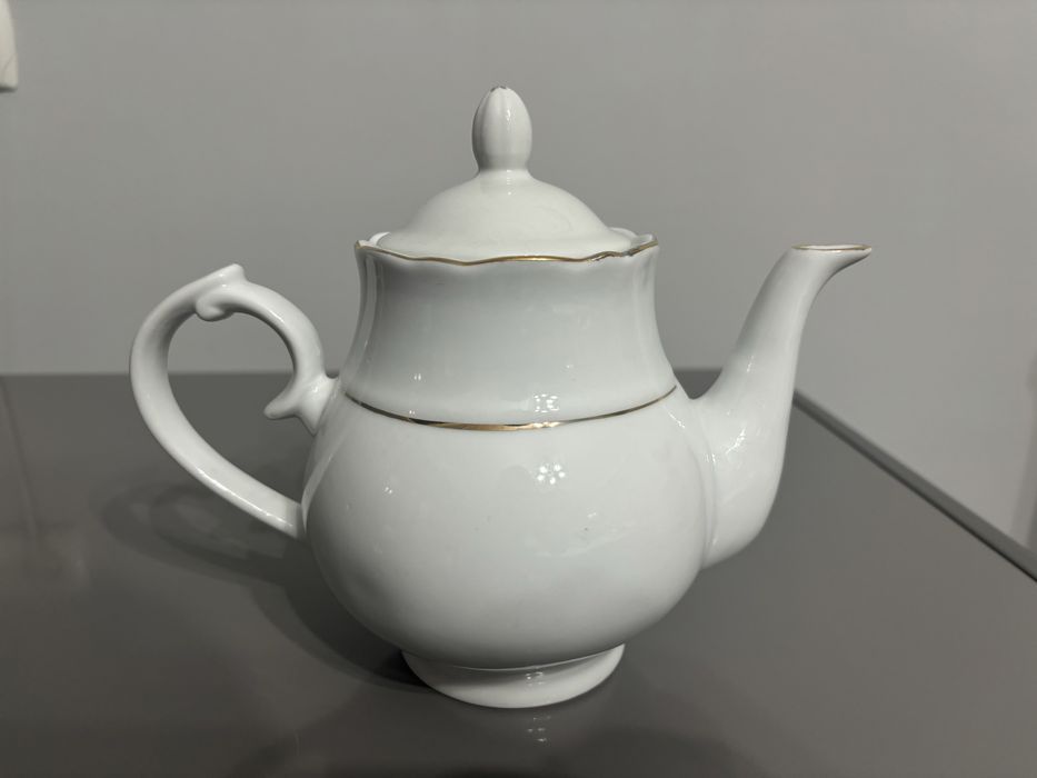 Продам форфоровые чайники