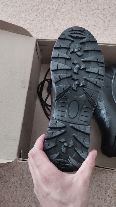 Продам берцы новые две пары!!!