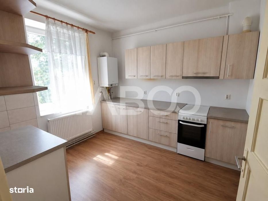 Casa cu 2 camere decomandate 335 mp teren in zona Parcul Tineretului