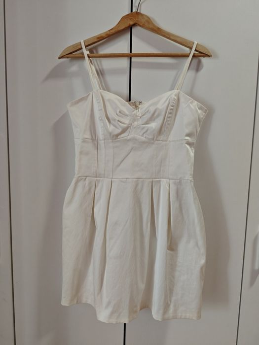 Бяла къса рокля Gina Tricot/42L