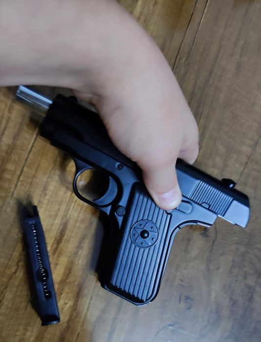 Пистолет стреляет с орбизами