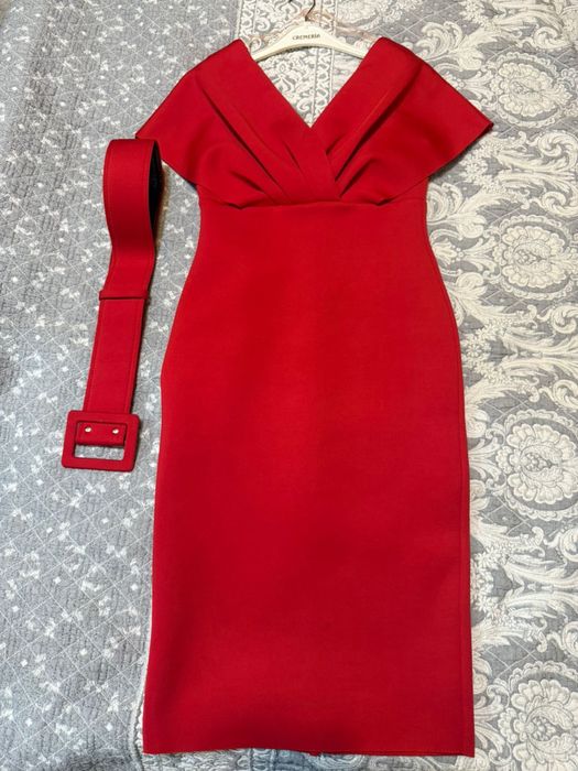 Продам красивое красное платье