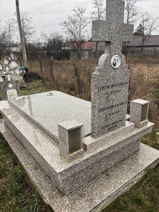 Monumente funerare Granit Jud Dolj