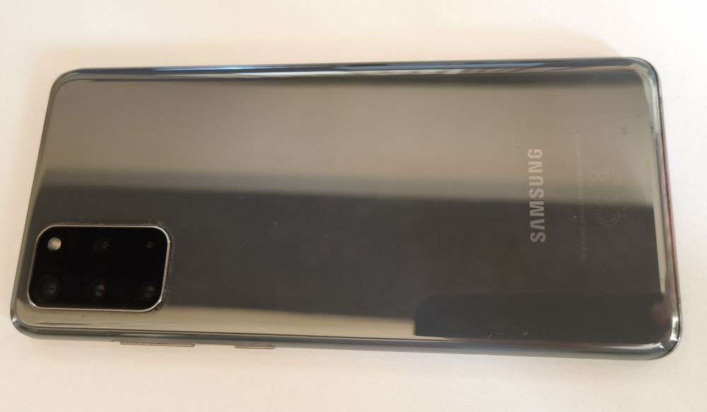 Samsung Galaxy S20+ — Отлична работа, лек козметичен дефект