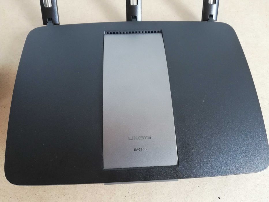 Linksys EA6900 Gigabit Wi-Fi Router