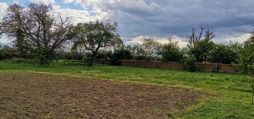 Голям парцел в регулация 1760 кв.м –с. Ветрен обл. Стара Загора, кладе
