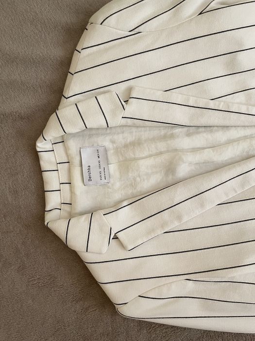 Дамско сако BERSHKA