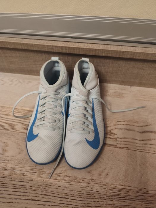 Стоножки Nike  и сникърси Pepe jeans