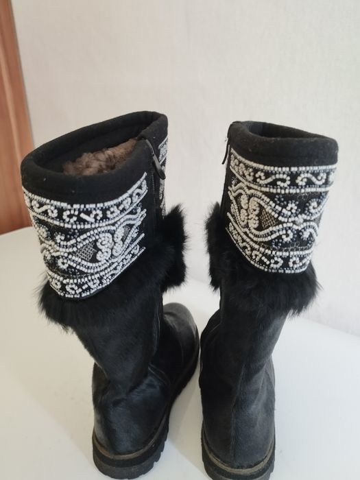Продам унты теплые на зиму.