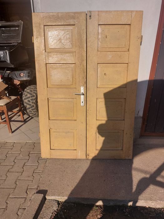 Vând ușă lemn masiv