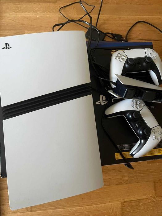 PS5 PRO + extra controller + sony charging pod
