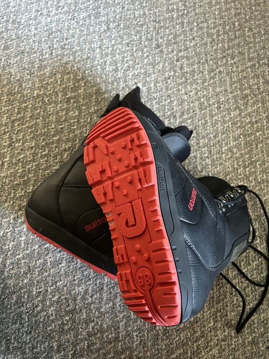 Burton boots snowboard