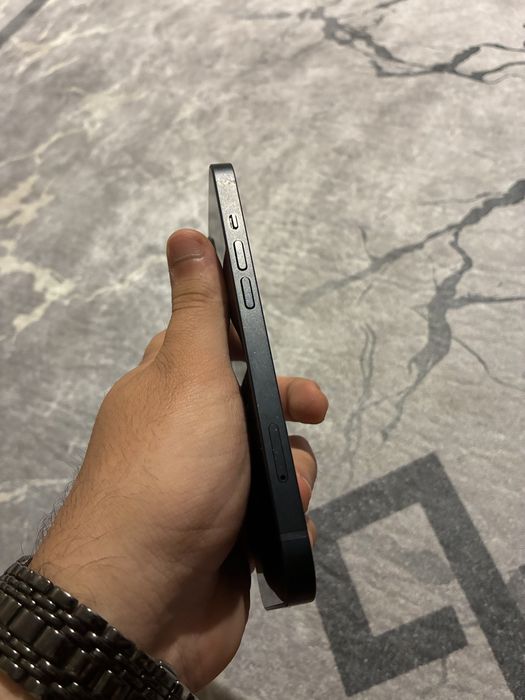 Vand/schimb urgent Iphone 13,