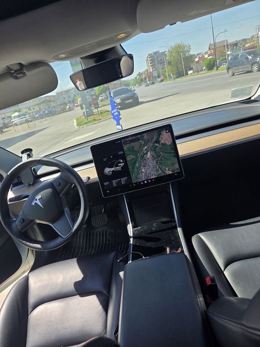 Tesla model 3 sr