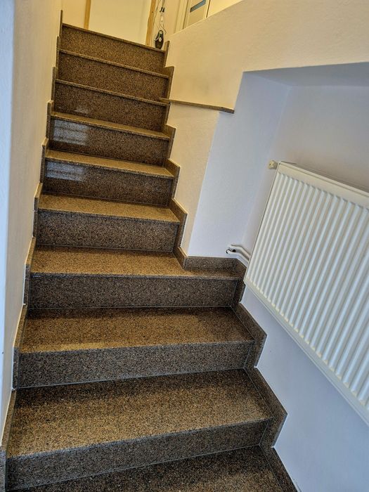 Scări/pervaze/blaturi/glafuri din Granit si Marmură