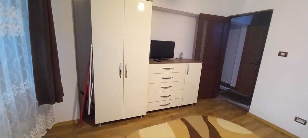 Închiriez o camera