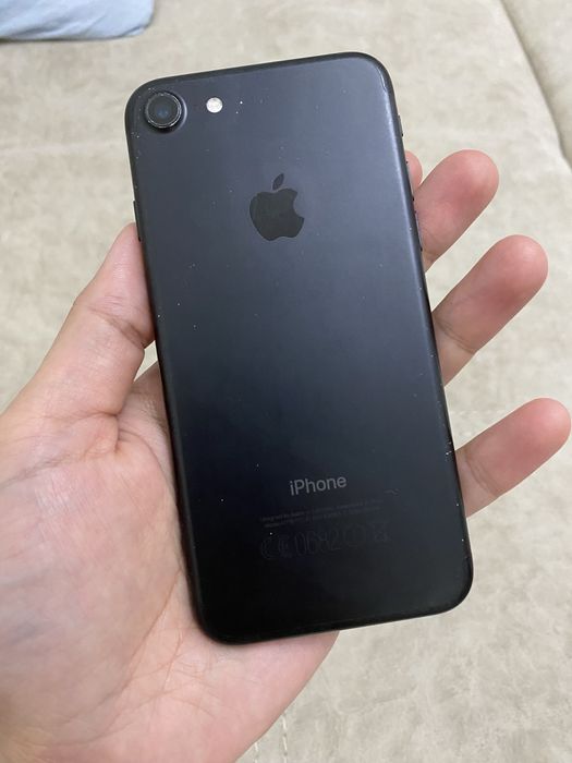 Продам айфон 7 в норм состоянии