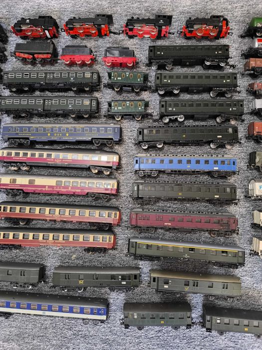 Lot vagoane, locomotive, sine scara HO