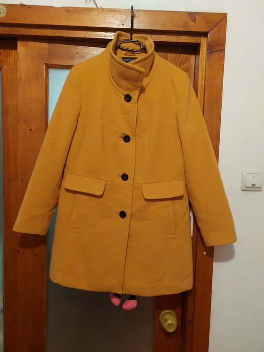 Palton damă marimea 42 culoare deosebită