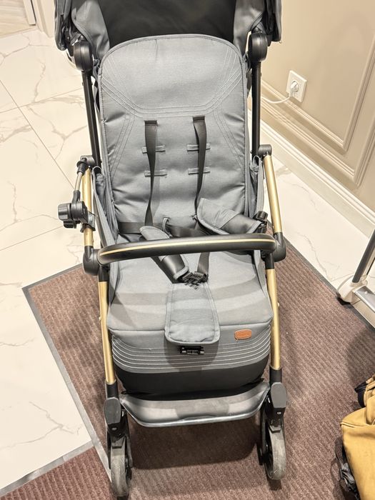 Продам коляску фирмы Chicco