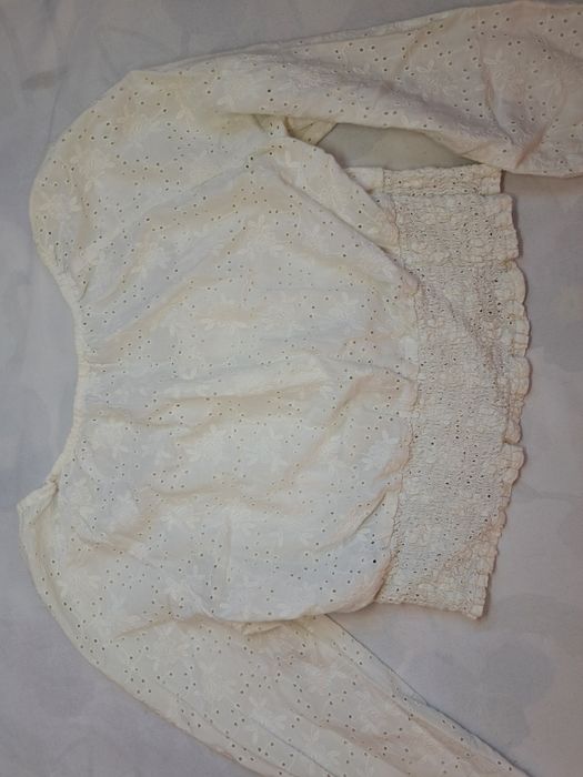 Бяла блуза с дълъг ръкав