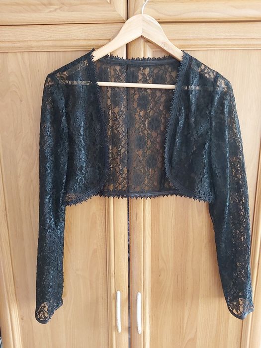 Bolero damă elegant din dantela neagră.