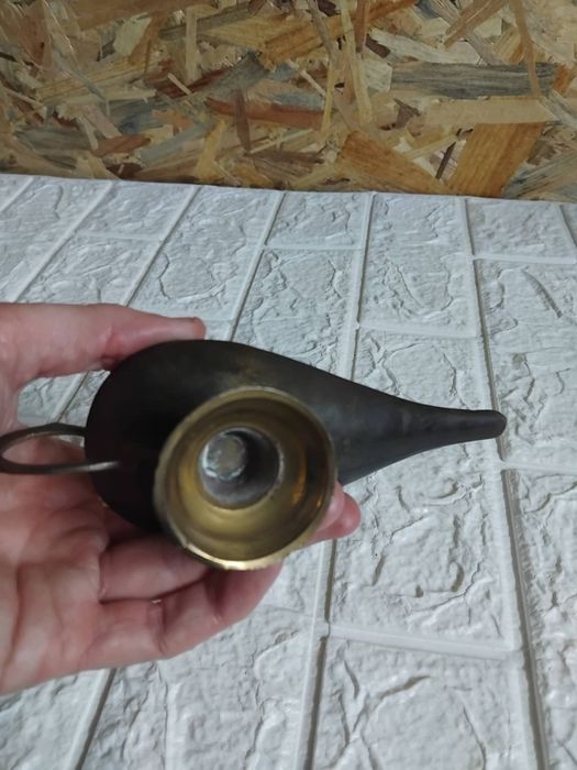 Стара бронзова лампа на Аладин