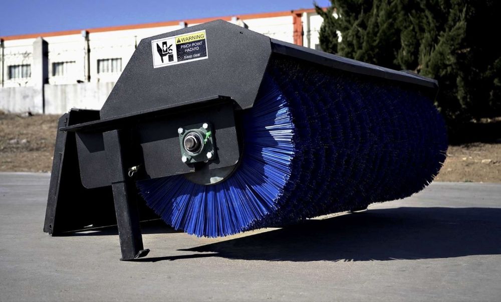 Четка за мини челен товарач